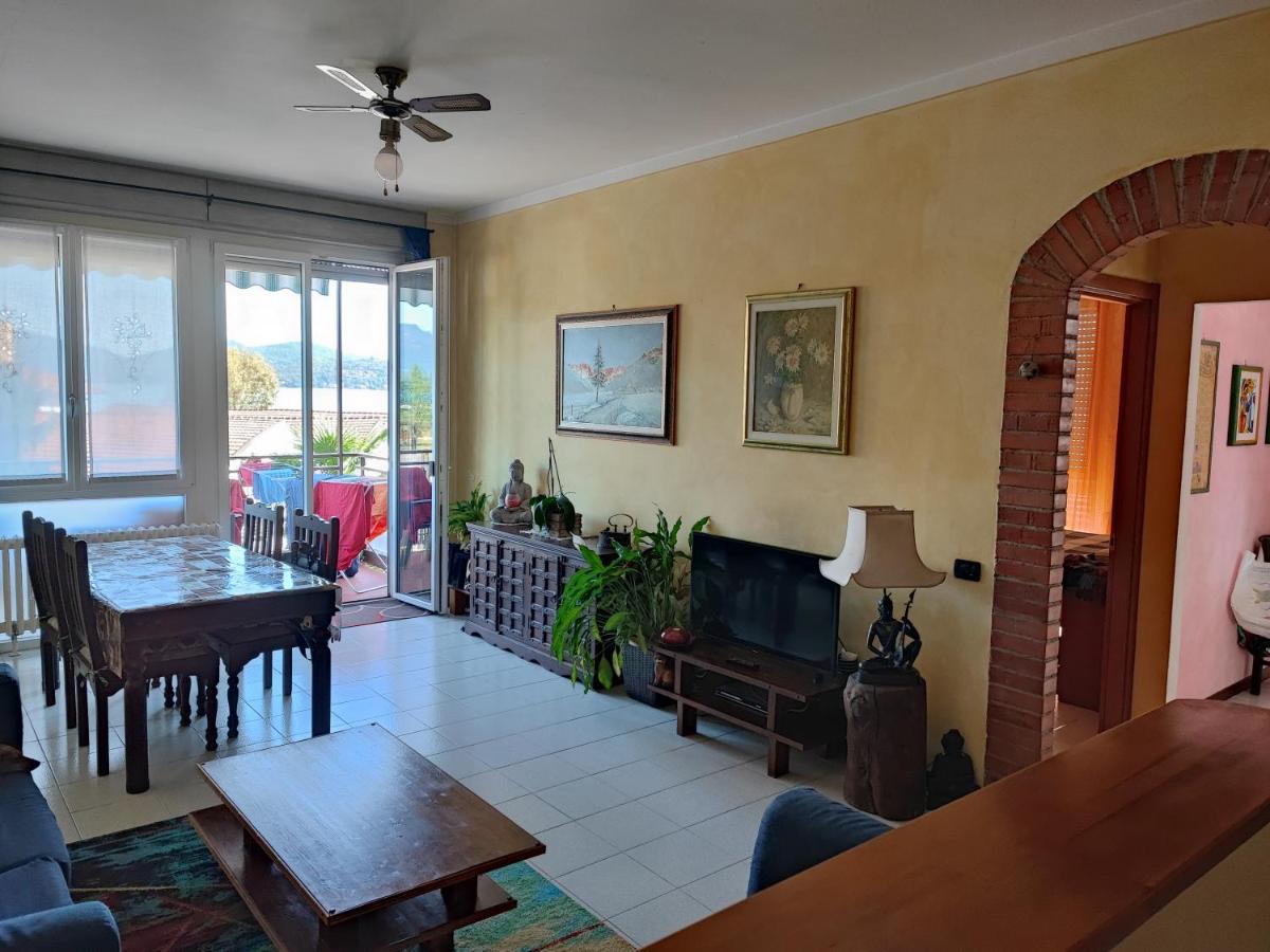 Appartamento Chic Vista Lago - Casa Janis Verbania Exterior foto